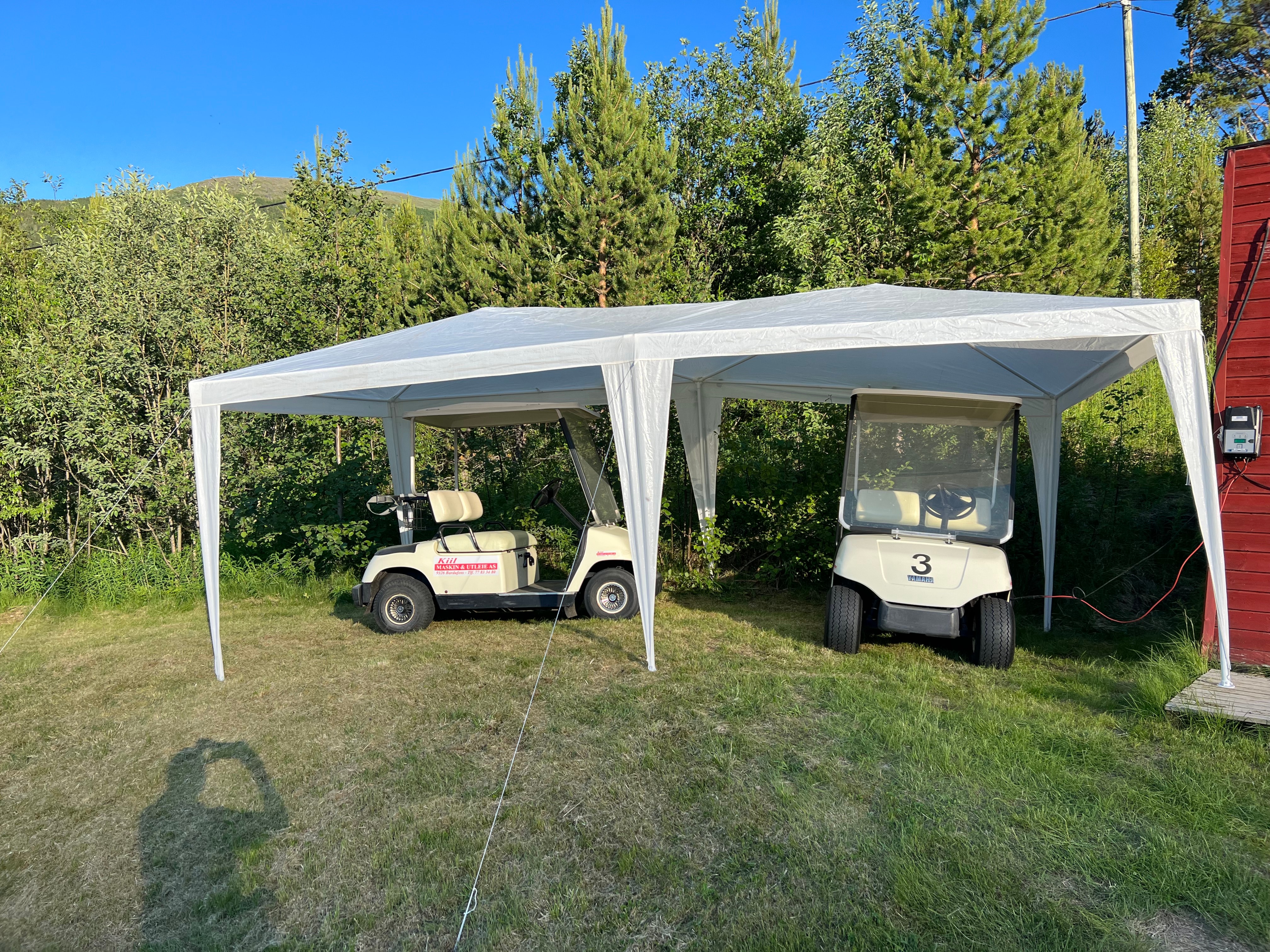 To golfbiler er nå tilgjengelig for utleie
